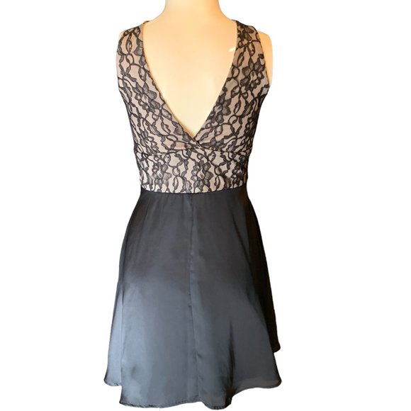 Fredrick’s of Hollywood Sleeveless Lace Dress - Picture 5 of 8